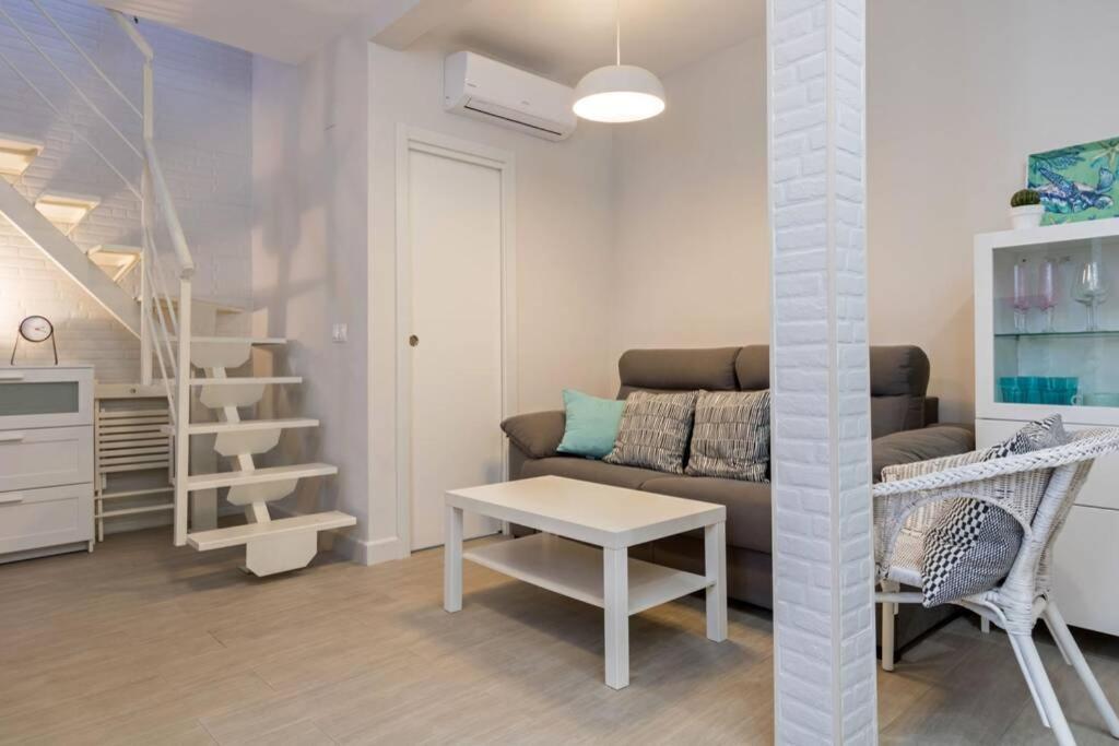 Castilla Triana Courtyard By Valcambre Apartament *